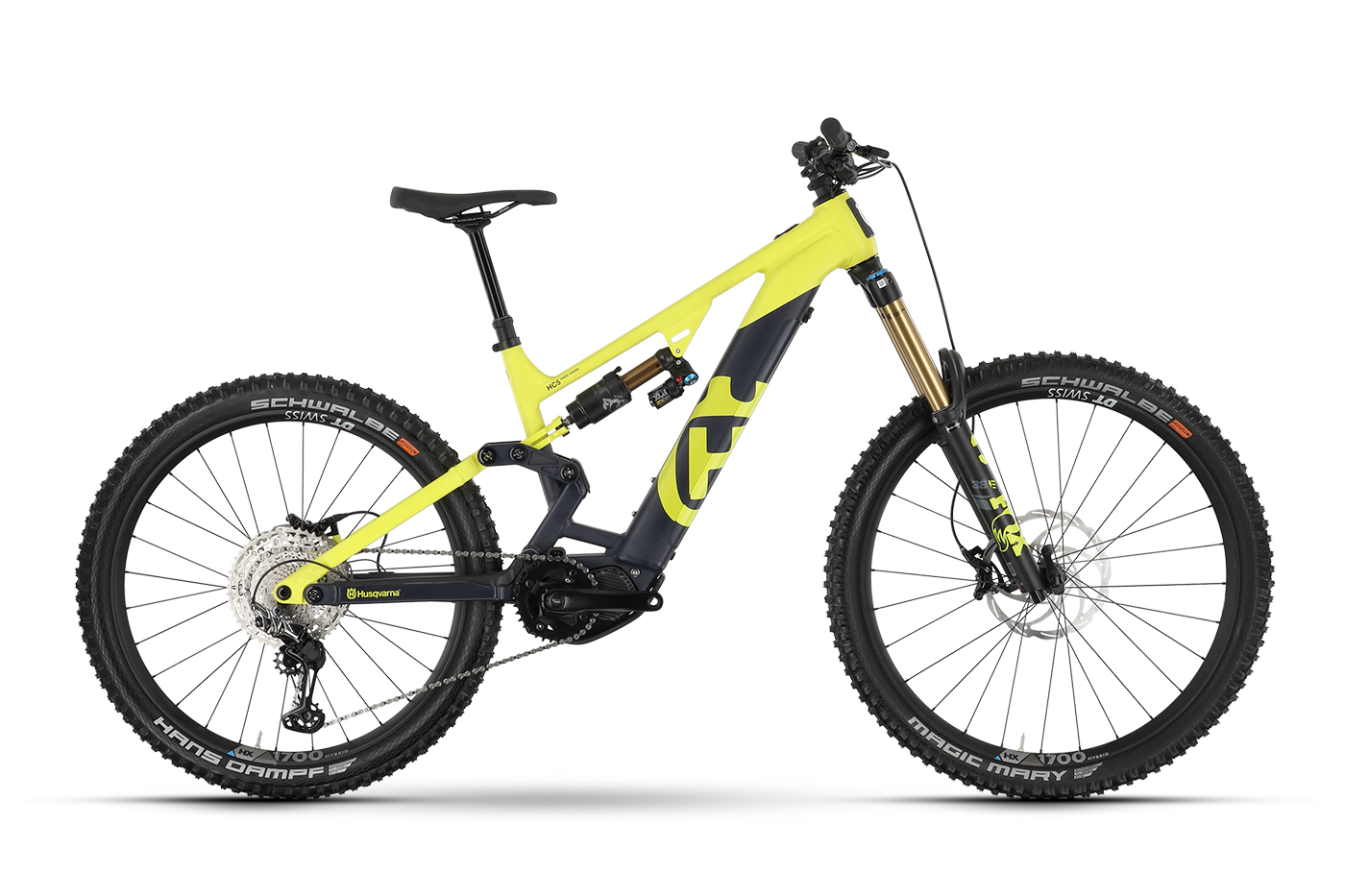 Husqvarna Hard Cross HC5 rumeno e-MTB kolo z FOX Factory vzmetenjem in Shimano EP8 motorjem na zahtevnem terenu